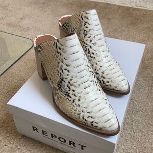 Report ‘Tatum’ snake embossed mule